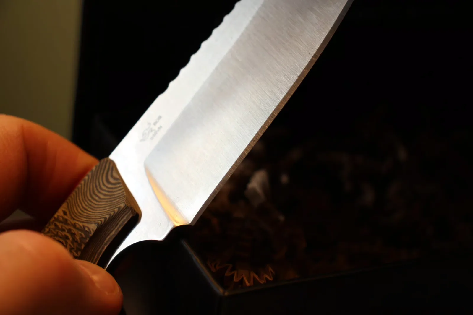 Blade close-up showing aggressive jimping along the spine