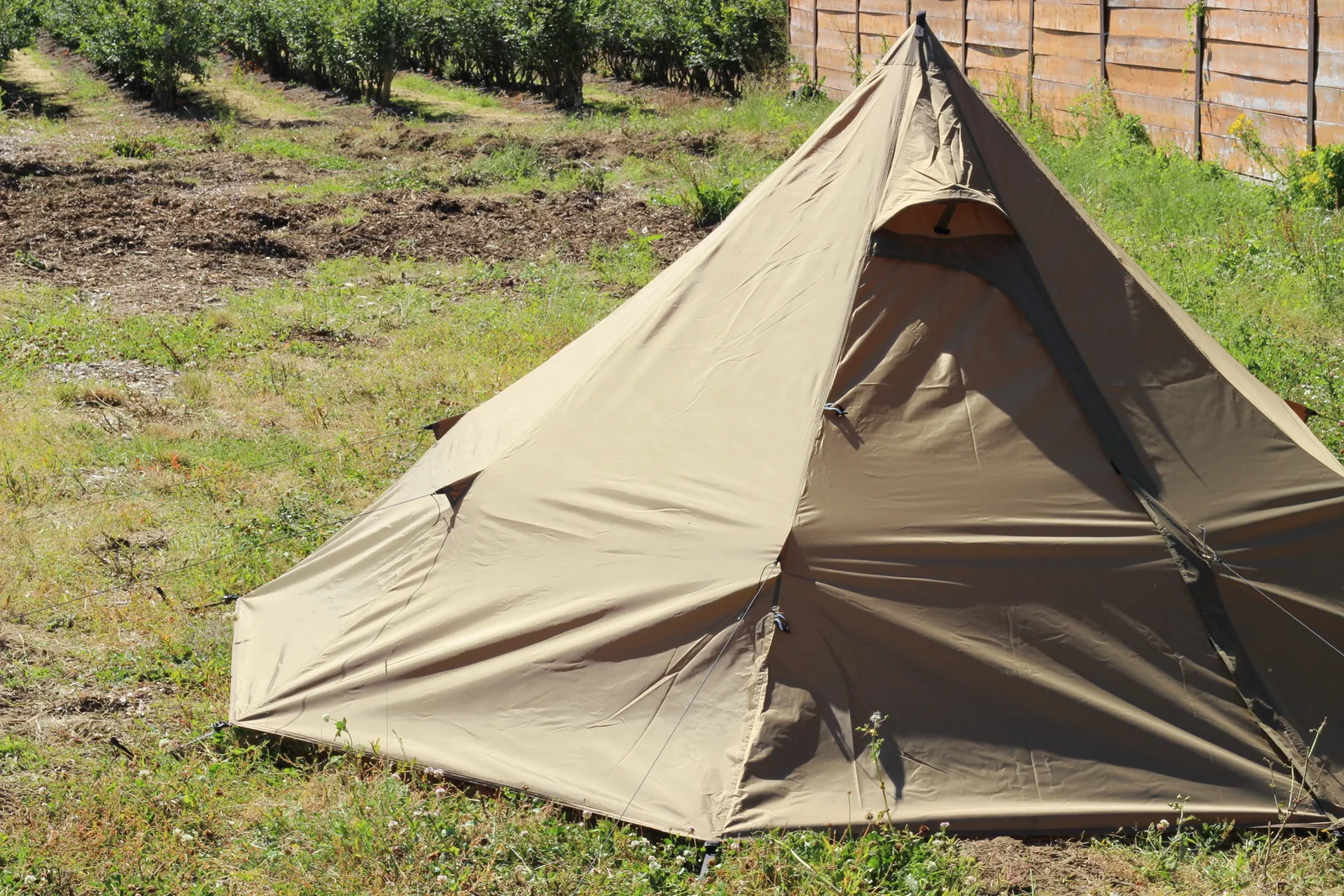 VEVOR YT-02 Hot Tent Review — A C$130 Stove-Ready Tipi, and What That Price Actually Buys